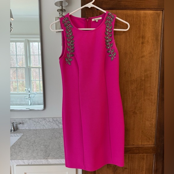 Pink fitted dress with beautiful embellishments size small - Picture 1 of 6